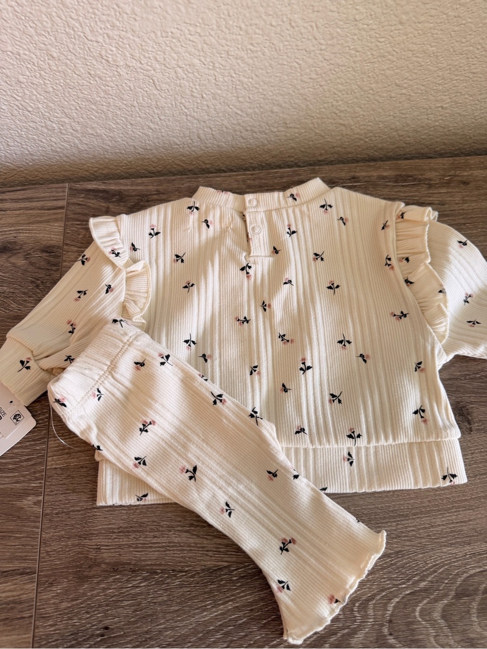 Cream Floral Ribbed Kids Matching Set with Ruffle Pocket - Picture 3 of 4